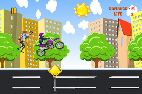 Bike Vs Flying Cop - Motor-cycle Racing in Driving Highway FREE screenshot 4